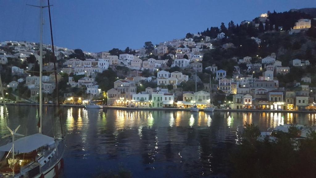 Symi Blue Port Apartment Esterno foto