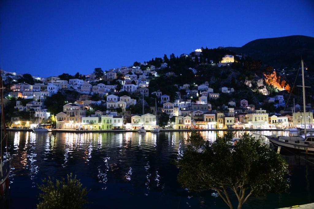 Symi Blue Port Apartment Esterno foto