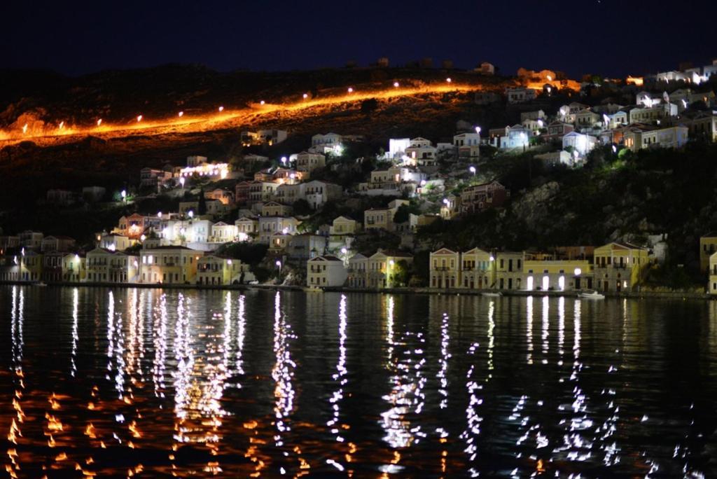 Symi Blue Port Apartment Esterno foto